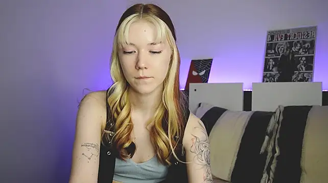 Chat +18 de litl_Mia ao vivo