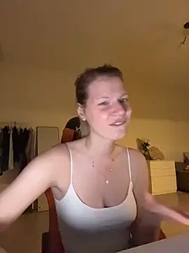 MaryHiggins Adlı Modelin Canlı XXX Sohbeti