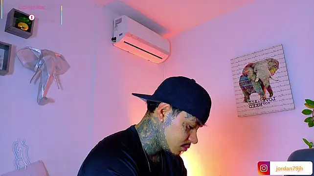 צ'אט XXX בשידור חי של JordanSmiith_