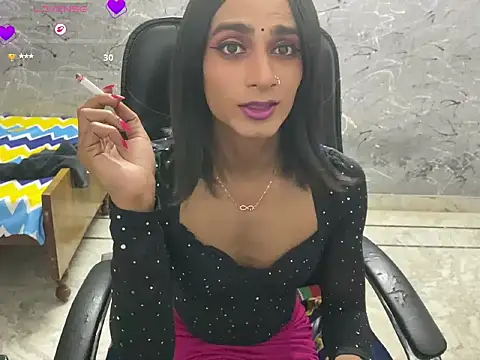 LuvLayla Show in webcam
