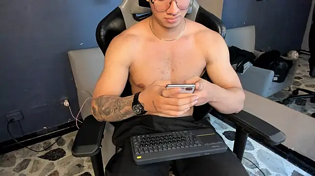 Онлайн чат XXX Axxel_Muscle