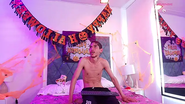 Emily_and_Taylor Live XXX-Chat