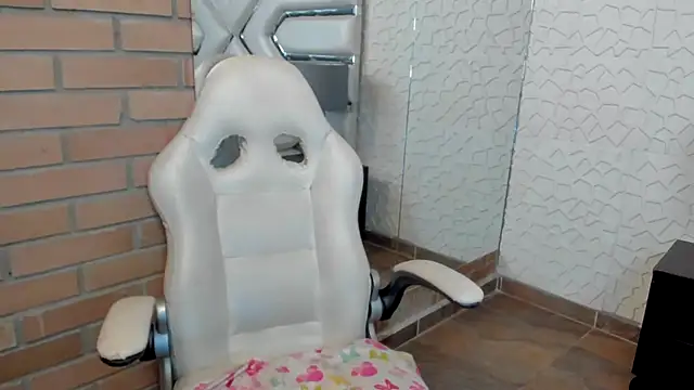 Онлайн чат XXX KattyLilli