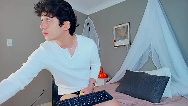 Milan_saint 라이브 XXX 채팅