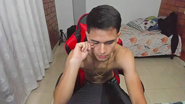 XXX chat uživo modela Aron_Boyy