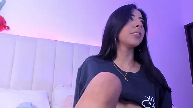 Mirandaa_Rogers Adlı Modelin Canlı XXX Sohbeti