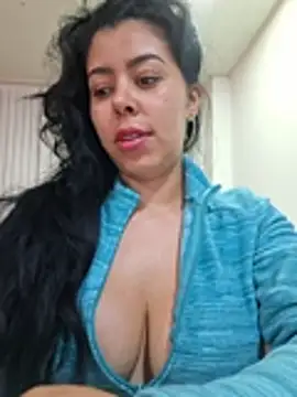 צ'אט XXX בשידור חי של Luianna