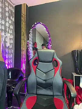 XXX chat uživo modela MikeHunteer