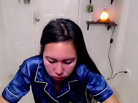 UrLovelykattyのライブXXXチャット