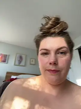 violetaurora95 Adlı Modelin Canlı XXX Sohbeti