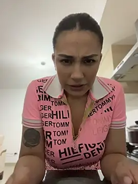 Ainaramoon Chat XXX in diretta