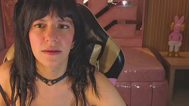 AlanaMoon_ch Adlı Modelin Canlı XXX Sohbeti
