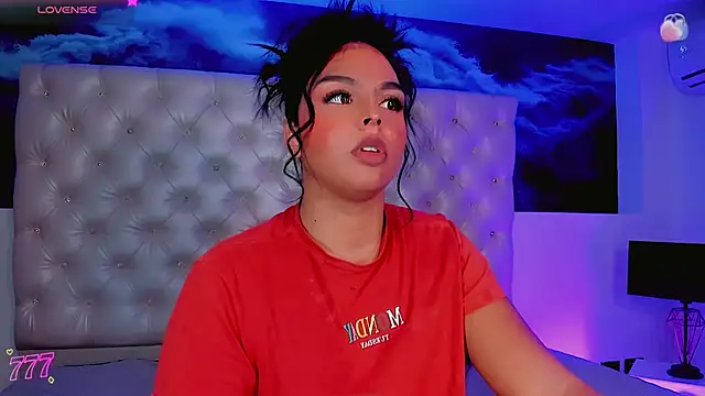 Maia_Hotts' Live XXX Chat