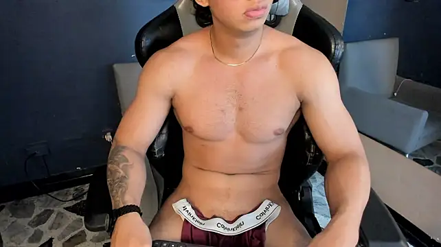 Axxel_Muscle élő XXX-chatje