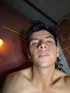 צ'אט XXX בשידו ר חי של ZaneHoward
