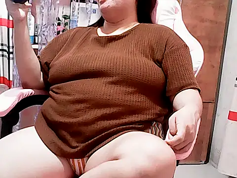 HornyPussie69のライブXXXチャット