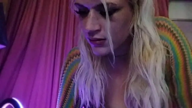 UrFavToJerkTo live XXX chat