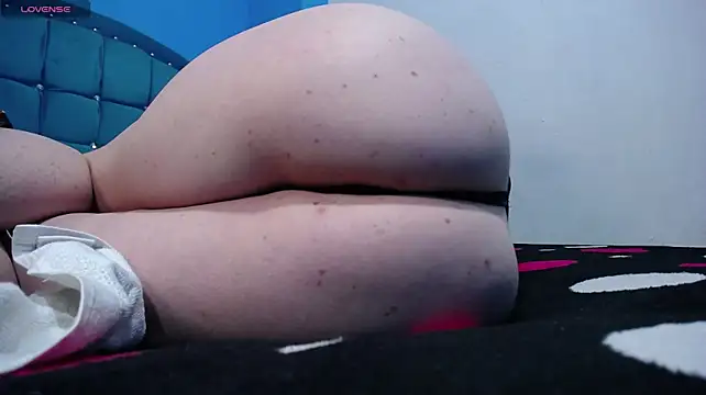 carolinhe26's Live XXX Chat
