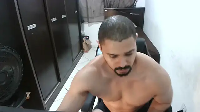 XXX chat uživo modela Brian_Aries