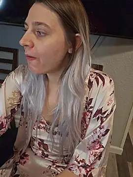 ScarletsWeb live XXX chat
