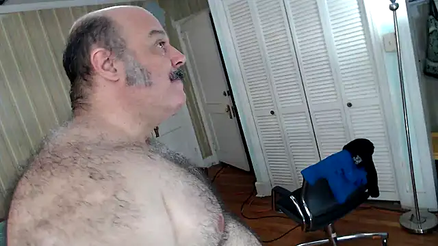 XXX chat uživo modela bullmusclejoe