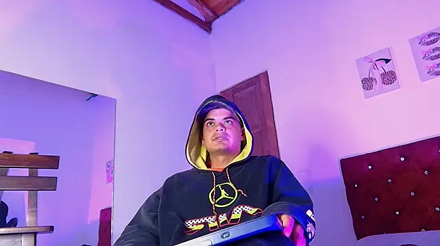 دردشة BuckAdams الجنسية المباشرة