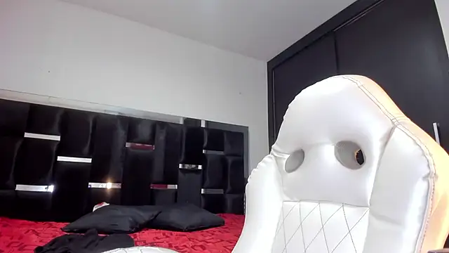 Miranda_bigcock3's Live XXX Chat