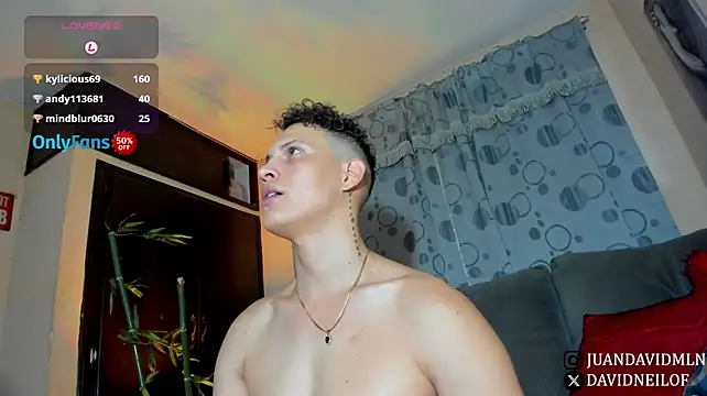 XXX chat uživo modela DavidNeill