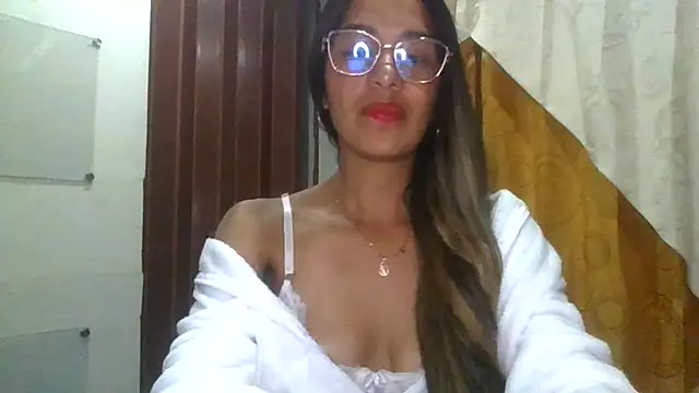 XXX chat uživo modela Juanabrunette7