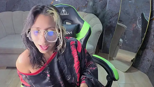 Chatroom XXX en direct de raven_stone_cn
