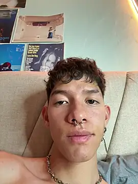 Chatroom XXX en direct de heyy_noah11