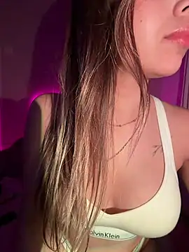 צ'אט XXX בשידור חי של selina-sky