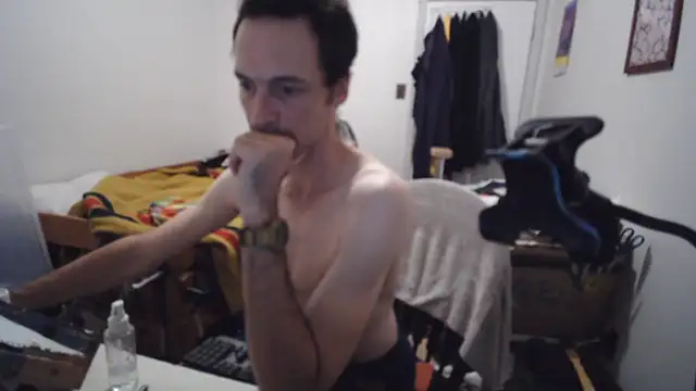 JohnnyMoves' Live XXX Chat
