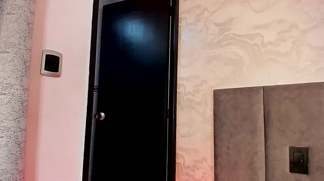 lakshmi77_ XXX чат на живо