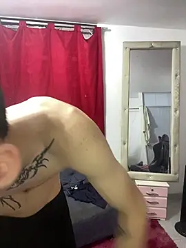 צ'אט XXX בשידו ר חי של CAMILO__21