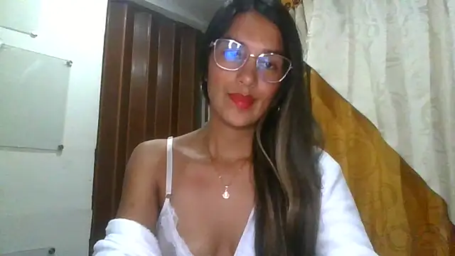 XXX chat uživo modela Juanabrunette7