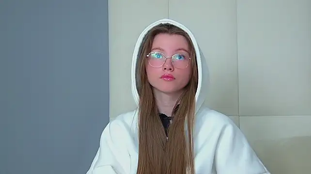 KeiraAsti Adlı Modelin Canlı XXX Sohbeti