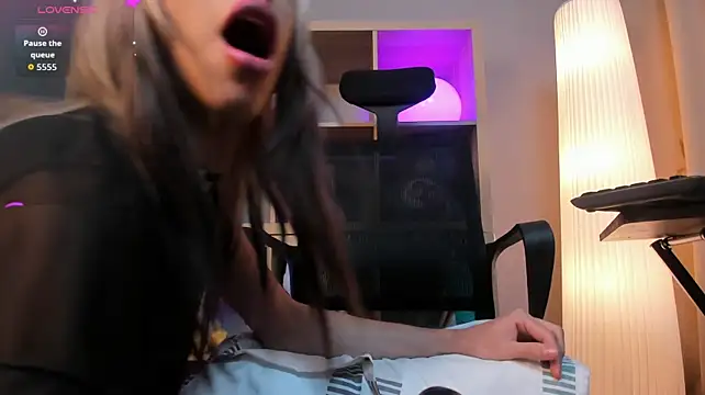 צ'אט XXX בשידור חי של Zoe_mei