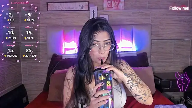 mia_devine_ Adlı Modelin Canlı XXX Sohbeti
