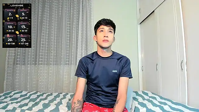 tom_Howard Live XXX-Chat