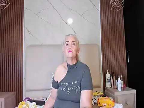 queenstarhy's Live XXX Chat