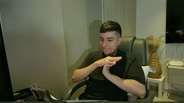 Chatroom XXX en direct de Jhoan_saenz