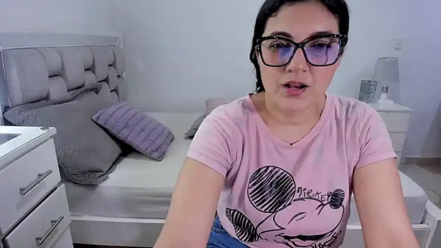 XXX chat uživo modela Camilaa_bueno