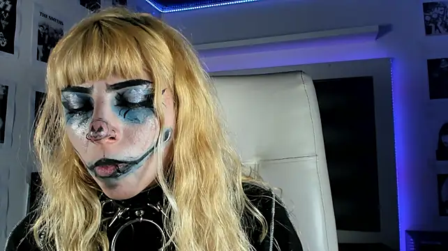 XXX chat uživo modela adhalee_js