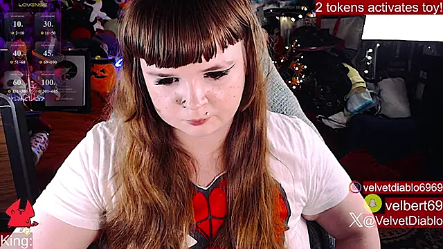 XXX chat uživo modela VelvetDiablo