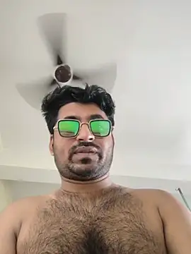 XXX chat uživo modela Lickingmaster_Bull420