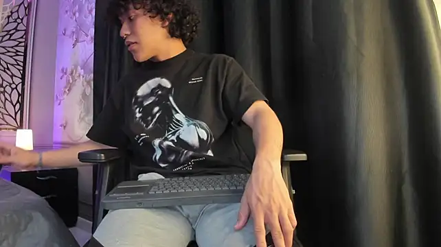 adrian_black86306 Live XXX-Chat