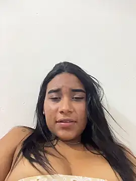 Chat +18 de ISIS__DOLL ao vivo