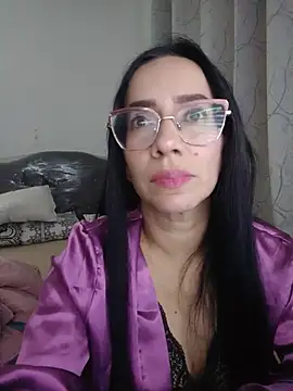 Chat +18 de YaraDuartee ao vivo