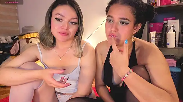 XXX chat uživo modela Arianna_n_Gema